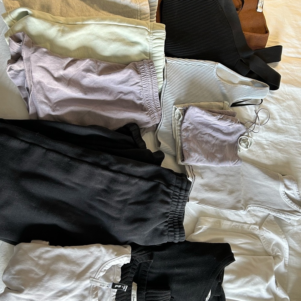 Aritzia bundle! Sizing xs-s